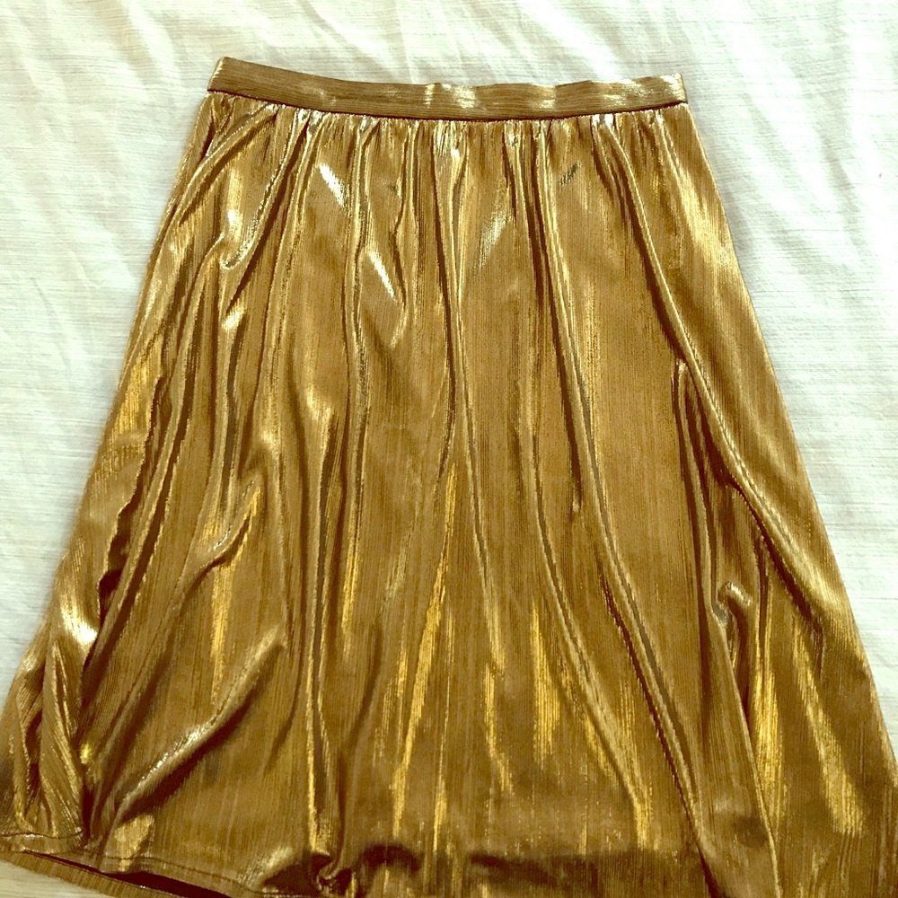 Flowy high waisted gold skirt